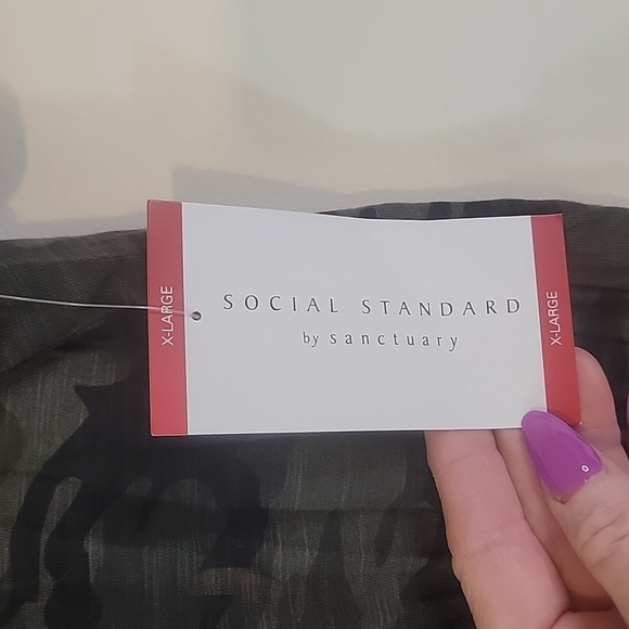 Social standard dress - Picture 3 of 5